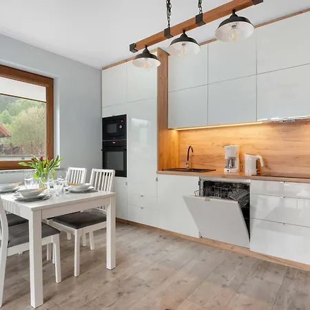Cozy With Parking And Balcony By Renters